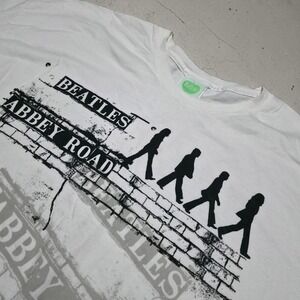 White The Beatles Abbey Road T-Shirt Graphic Tee Mens Size 2XL 2005 Apple.